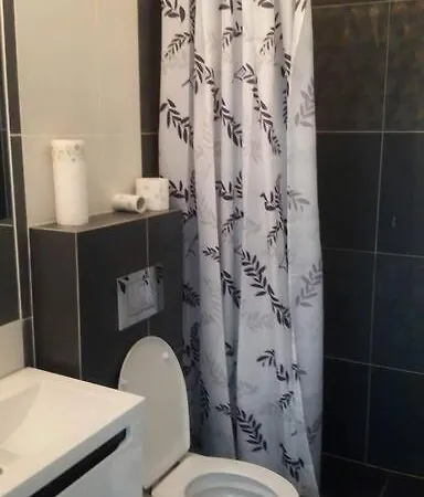 Heniokite דירה רווה